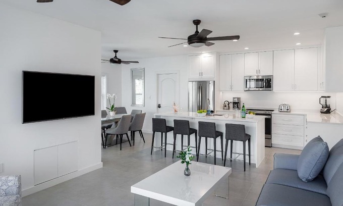 Grace Bay House | Carpe Diem 3 BR Condo