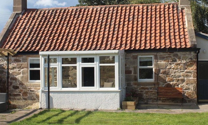 Pittenweem House | Carpenter's Cottage- coastal stay with garden
