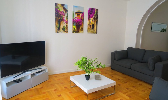 Thiers Apartment | Carré d'Or Modern and spacious 4-room apartment