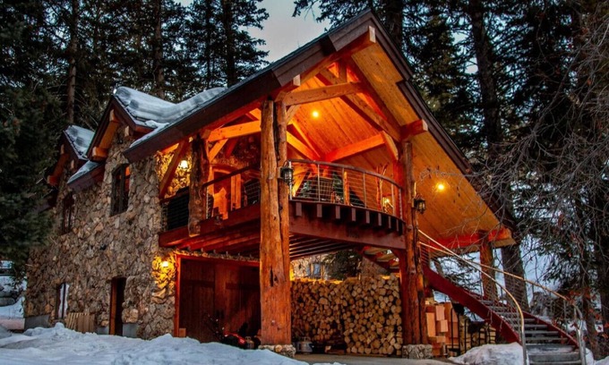 Sundance Cabin | Carriage House on the Stream Hot Tub Walk to Sundance Mountain Cabins Utah