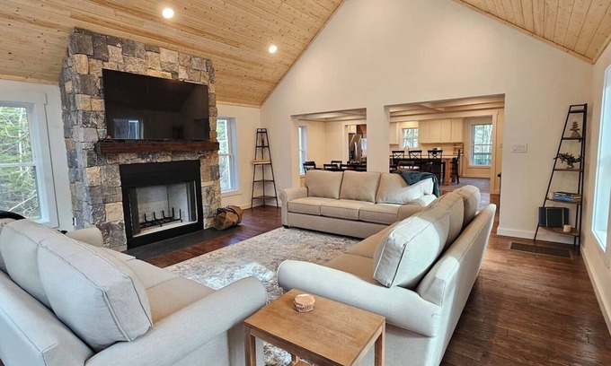 Seal Harbor House | Carriage Road Cottage- Walk to Jordan Pond House