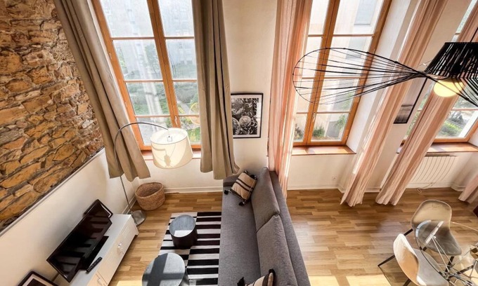 Croix Rousse Apartment | Cartier Suite