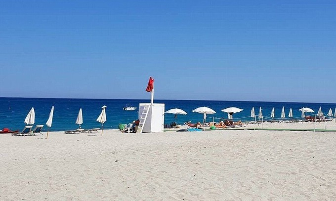 Santa Caterina Dello Ionio Marina House | Casa Iorana E: A characteristic and welcoming apartment located right on the beach, with Free WI-FI.