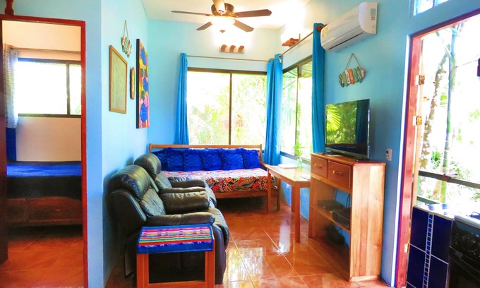 Pavones House | Casa Aloha - Birder & Surfer Paradise! AC, WiFi, Short Walk to Pavones Point!