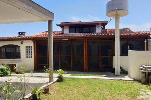 Mococa House | Casa ampla de fundos - Praia da Mococa