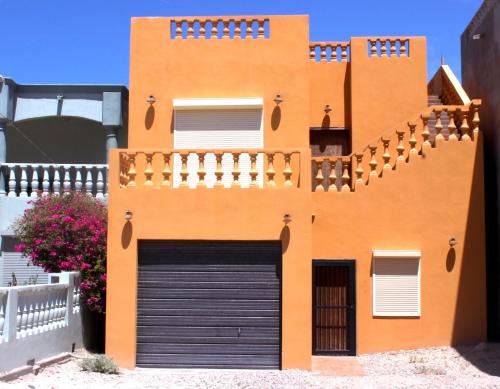 Max House | Casa Arco Iris