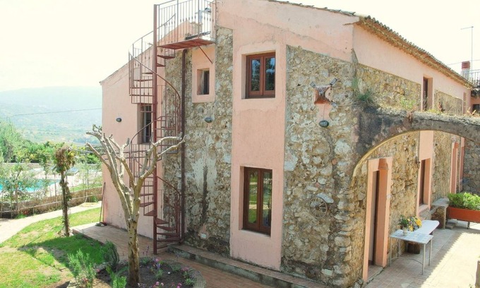 Ricadi House | Casa Arco, per 8 persone, con piscina condivisa e accesso alla spiaggia