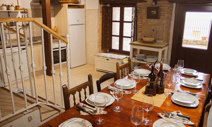 Mambrilla de Castrejon House | Casa Azul de la Ribera del Duero for 13 people