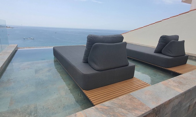 Peneco Beach Villa | Casa Bari, Vous Offre une vue à Couper le Souffle, en 1ère Ligne sur L'océan