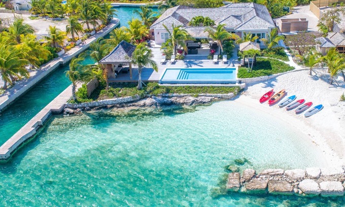 Hartswell House | Casa Bella - Oceanfront w/Private Beach, Pool & Spa