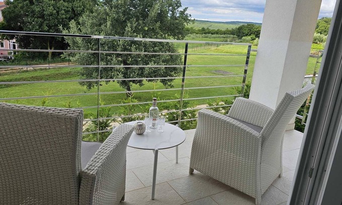 Matohanci Apartment | CASA BIANCA One-Bedroom Apartment with Balcony 1