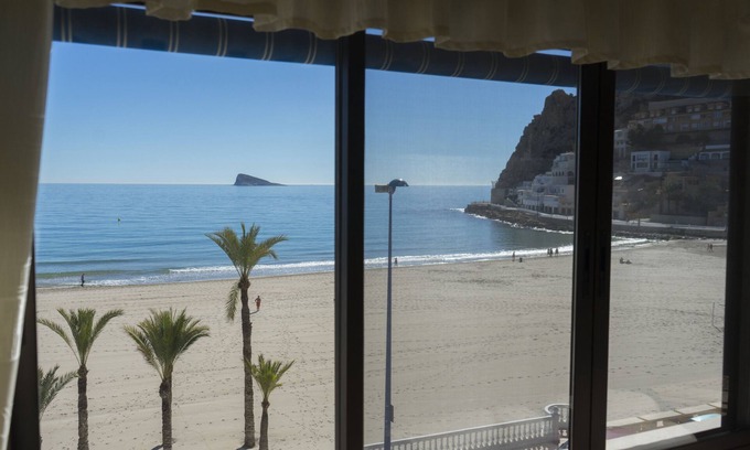 Cala Apartment | Casa Blanca 4, apartment right on the beach with fantastic views