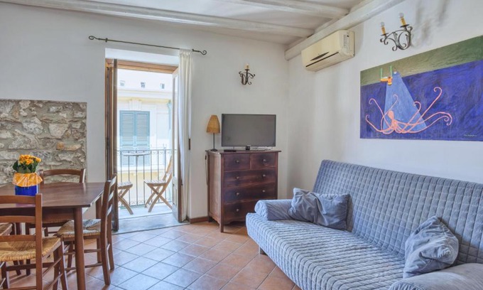 Old Town Apartment | Casa Bordonaro B (by Vacation Service)