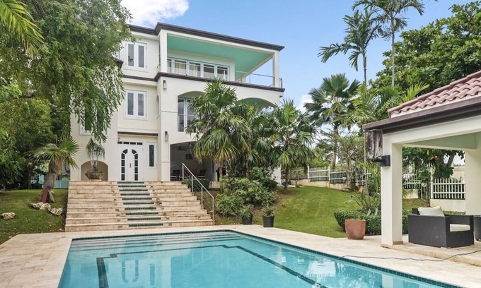 Aguacate House | Casa Bravo-Premier BEACH VIEW- Shacks Beach-Near Villa Montana Beach Resort