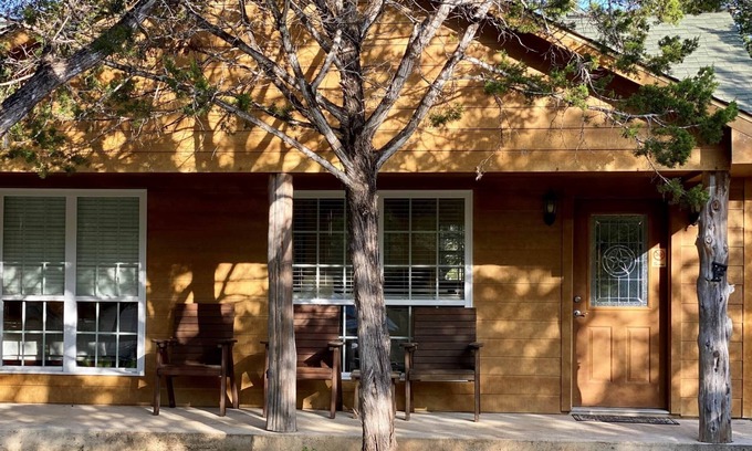 Ingram House | Casa Cabin B, 1BR/1BA, Sleeps 4, Porch, Gas Grill, Firepit