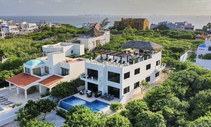 Isla Mujeres Villa | Casa Camacho - 3BR 3.5BA Modern Caribbean Villa on Isla Mujeres