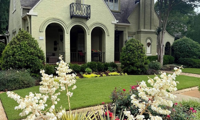 Pinehurst House | Casa Capstone – 4BR Near Stadium, Walk to Stadium & Downtown!