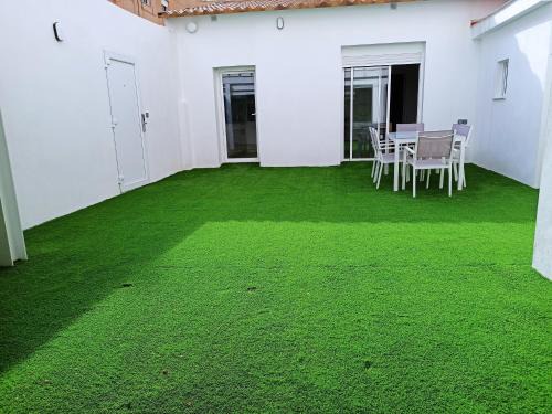 Sagunto House | Casa cerca de la playa con patio y garaje privado