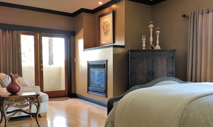 Okanagan-Similkameen Bed & Breakfast | Casa Colina Bed & Breakfast - The Oriental Queen Suite