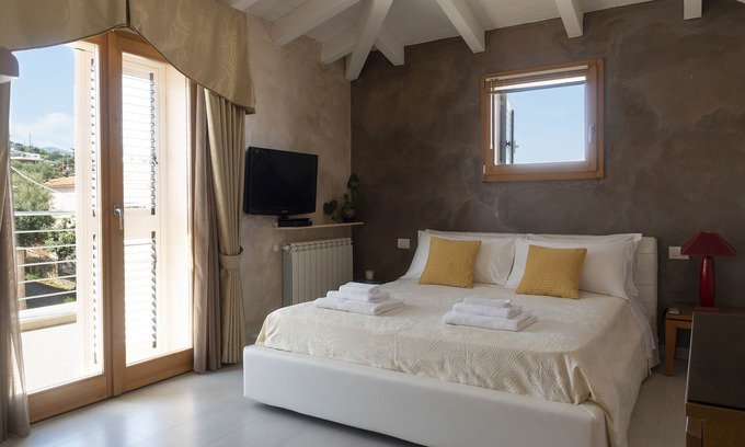 Budoni Apartment | Casa Colo' - Two Bedroom Apartment, Sleeps 5