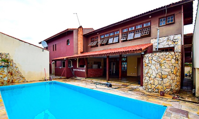Jardim Imperador House | Casa com lazer a 500 metros da praia em Peruíbe