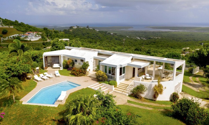 Florida House | Casa Cumbre : Views of the Atlantic and Caribbean Sea with pool