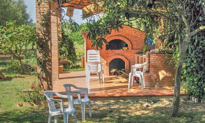 Marina di Ascea House | Casa Daniela: A welcoming apartment that is part of a villa situated at a short distance from the beach, with Free WI-FI.
