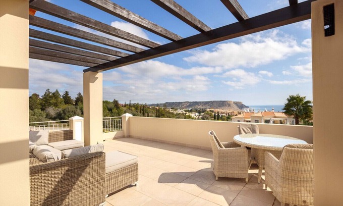 Luz Villa | Casa das Flores - Luz
