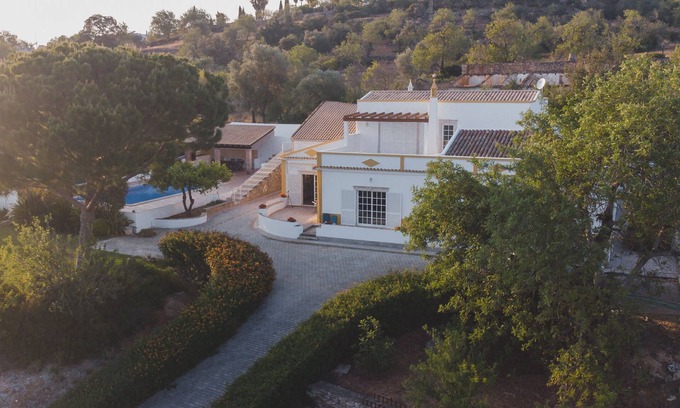 Cerro Grande Villa | Casa das Palmeiras - Villa Tranquila com Piscina, BBQ e A/C