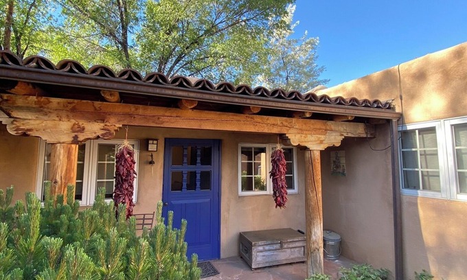 Taos House | Casa De Flores: Charming Restored Adobe on Historic Ledoux