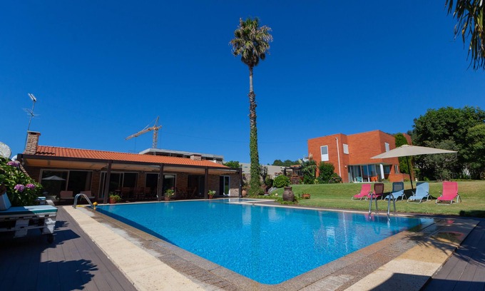 Esposende House | Casa de Goios - House w/pool surrounded by spacious gardens -Ideal for relaxing