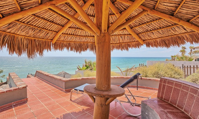 Las Conchas House | Casa de la Playa Barry Happy, perfect for family, oceanfront views, gameroom