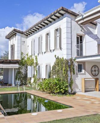 Candeleda Villa | Casa de lujo con piscina, pádel y BBQ