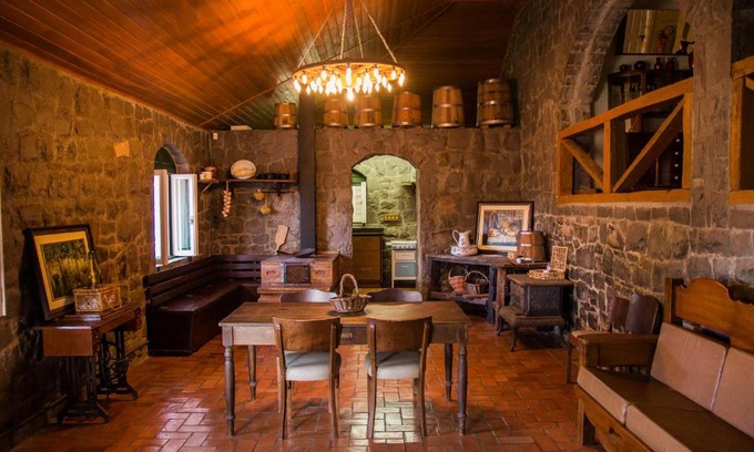 Caminhos da Eulalia House | Casa de Pedra Mena Kaho