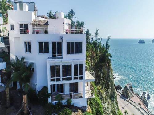 Balcones de Loma Linda House | Casa de Playa frente al Malecón