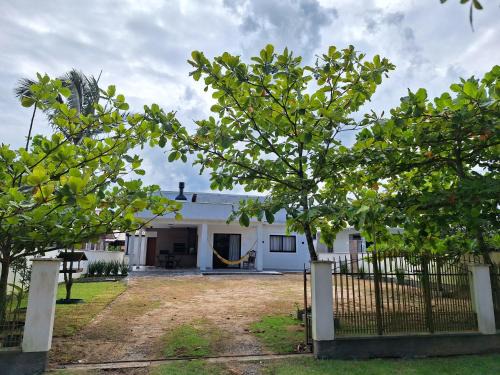 Palhoca House | Casa de praia Brisa das Amendoeiras