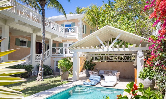 Dunmore Town House | Casa DeDe, Classic Bahamian Home with Panoramic Views of the Ocean