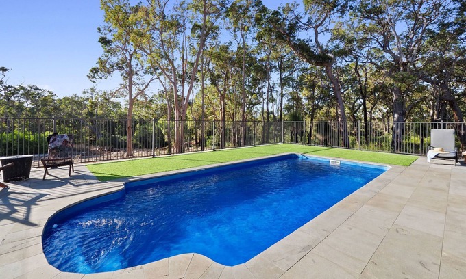 Quedjinup House | Casa Dee - Rural Family Retreat. Heated pool. 5 mins from Dunsborough Town/Beach