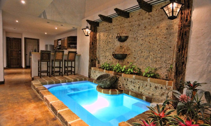 La Florida Apartment | Casa del Reloj OASIS-Luxury, Waterfall, Jacuzzi, Penthouse Suite, 1616 Sq Feet.
