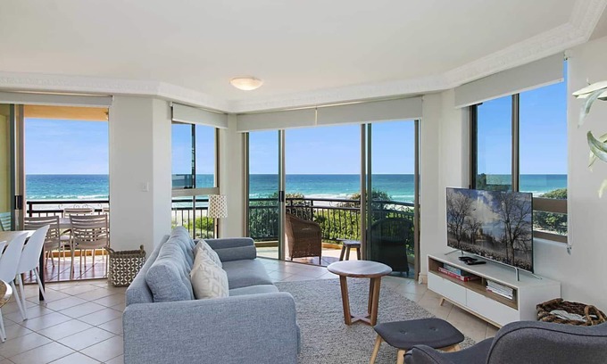Bilinga Apartment | Casa Del Rey 4 - Absolute Beachfront Bilinga - Min 3. Night Stay!