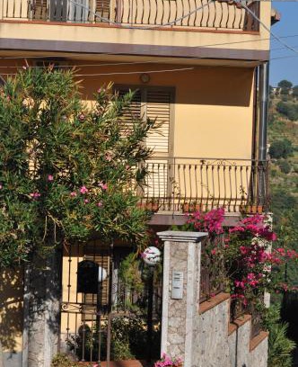 Gallodoro Apartment | Casa dell'oleandro