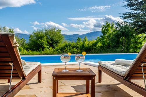 Trilj Villa | Casa di Oliva-house with heated pool & jacuzzi in Trilj, Croatia