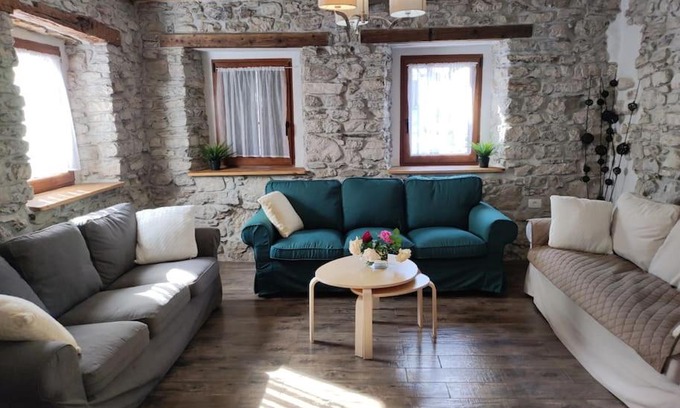 Volce House | Casa di Volce - 1801 Stone House