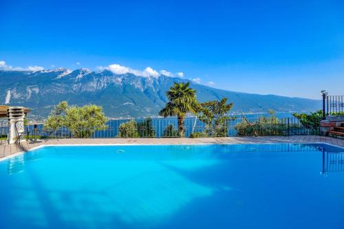 Arias Apartment | Casa Elka Residence Lake view and pool by Garda Domus Mea