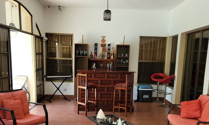 Managua House | Casa Entera con Alberca en las Colinas Managua, Apta Para Familias