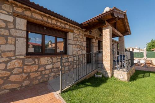 Campo de San Pedro House | Casa Entre Hoces10-12paxJardín y barbacoa