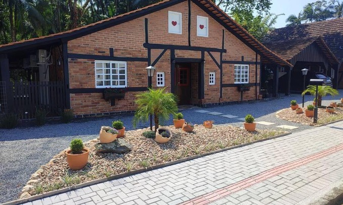 Pomerode House | Casa Enxaimel 02 em Pomerode