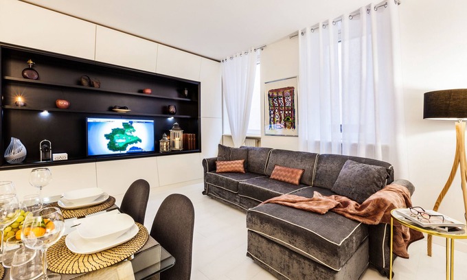 Rione VII Regola Apartment | Casa Farnese – Charming apartment near Campo De Fiori