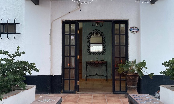 Bella Vista House | Casa Frida at Sandy Beach Downtown area