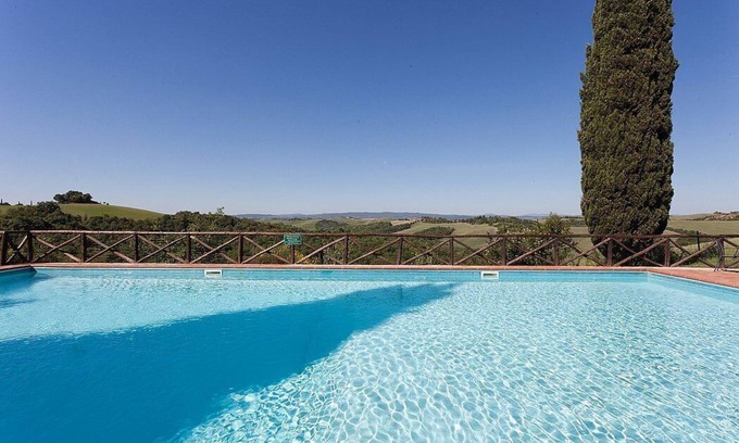 Asciano House | Casa Giobatta N: An elegant and welcoming apartment surrounded by the greenery, with Free WI-FI.